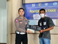 Plat Kendaraan Sudah Jadi, Pemilik Dipersilahkan Ambil ke Samsat Pringsewu