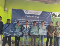 Anggota Komisi XI DPR RI Bersama BI Serahkan Bantuan di Tubaba