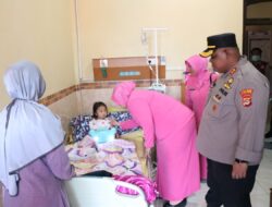 Bentuk Empati dan Peduli, Kapolres Tulang Bawang Jenguk Keluarga Personel Yang Dirawat di RS