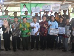 Bupati Lamtim Dawam Serahkan Bantuan Perikanan dan Peternakan