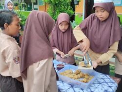 Pengembangan Soft Skills dan Karakter Siswa, SDN 1 Podomoro Adakan Kegiatan Market Day Kewirausahaan