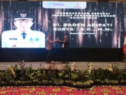 Bupati Way Kanan Raih SMSI Award 2023