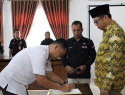 KPU Way Kanan Tetapkan 45 Personil Sekretariat PPK Pemilu 2024