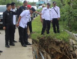 Pj. Bupati Lambar Tinjau Titik Lokasi Longsor