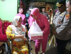 Kegiatan Bakti Kesehatan, Kapolres Tuba Bagikan Kursi Roda Gratis di Lima Lokasi