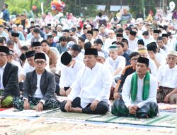 Gubernur dan Wakil Gubernur Shalat Ied di Lapangan Enggal, Rektor UIN Radin Intan Lampung sebagai Khatib