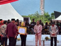 Gubernur Arinal Terima Penghargaan Dari Mentan Republik Indonesia Pada Penutupan Penas Tani Nelayan XVI