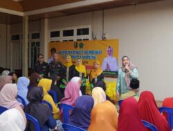 Peringati Hari Lansia Tahun 2023, Ketua LKKS Provinsi Lampung Menyerahkan Bantuan Sosial di Kecamatan Jati Agung