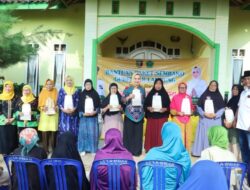 Ketua LKKS Provinsi Lampung Serahkan Bantuan, Peringati Hari Lanjut Usia Nasional ke-29 di Pekon Pringsewu Timur