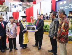 Arinal Djunaidi Terima Penghargaan Wira Utama Bhakti dari Unila