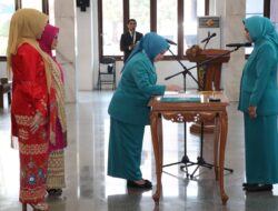 Riana Sari Arinal Lantik Hellen Veranica Mulyadi sebagai Pj. Ketua TP PKK dan Ketua Dekranasda Tanggamus
