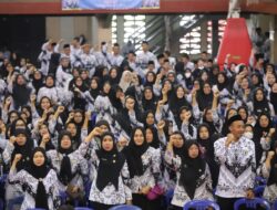 Peringati Hari Guru dan PGRI, Tenaga Pendidik di Lambar Penuhi GOR Aji Saka