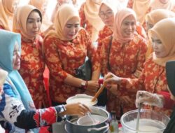 Tingkatkan Kapasitas Pengurus dan Pelaku UMKM, DWP Lamsel Gelar Pelatihan Pengolahan Makanan Berbahan Dasar Ikan