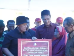 Gandeng CSR, Bupati Lamsel Kembali Bantu Warga Kurang Mampu Pada Program Bedah Rumah