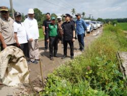 Marindo Kurniawan Tinjau Jalan Rusak di Kecamatan Banyumas