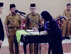 Marindo Kurniawan Lantik Sudarsih Sebagai Kadis Dukcapil Pringsewu