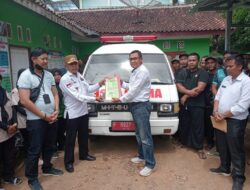 Rusmanto Berikan Bantuan Mobil Ambulans Untuk Masyarakat Pekon Pandansari Selatan