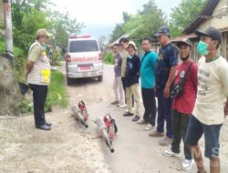Cegah Merabahnya DBD Kepala Pekon Rejosari Khotmanudin Bersama Tim Desa Dan Kesehatan Lakukan Fogging ke Rumah Warga