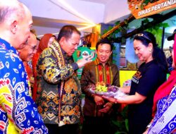 Gubernur Kunjungi Anjungan Kabupaten Pringsewu pada Pekan Raya Lampung 2024