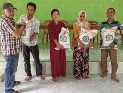 Pekon Neglasari Salurkan Bantuan Beras CBP Tahap V