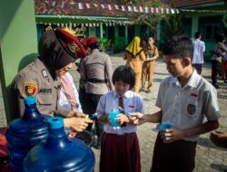 Polwan Polres Pringsewu Peduli Kesehatan Siswa SLB
