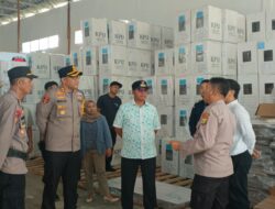 Pj. Bupati Lambar Hadiri Pendistribusian Logistik Pilkada Serentak