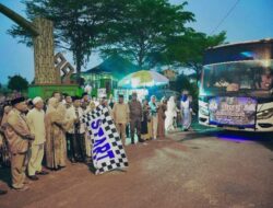 Bupati dan Wakil Bupati Pringsewu Lepas Jamaah Calon Haji Kloter 53