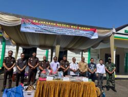 Kejari Way Kanan Musnahkan Barang Bukti Belasan Perkara