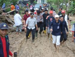 Cuaca Extrem Bupati Parosil Himbau Warga Lambar Waspada