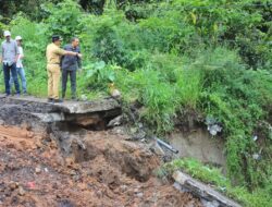 Longsor jalan Lintas Liwa – Hanakau , PU PR Lampung Barat Akan Lakukan Tanggap Darurat 