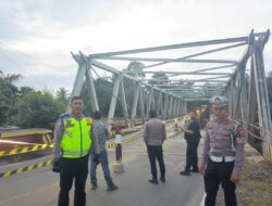 Perbaikan Jembatan Way Giham, Polres Way Kanan Bersama Stakeholder dan Warga Himbau Pengendara Berhati Hati dan Batas Angkutan Mak 28 Ton