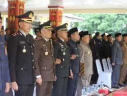Usai Upacara peringatan HUT Pahlawan Parosil Tabur Bunga di TMP Kubu Perahu
