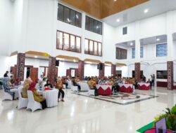 KH Pairozi Pimpin Doa pada Acara Pisah Sambut Kapolres Lampung Barat