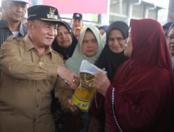 Pemkab Lampung Barat Gelar Pasar Murah Sediakan 6.000 Liter Minyak Goreng