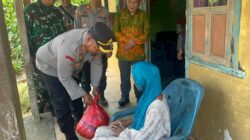Hari Bhayangkara ke 80, Kapolres Salurkan Bansos Kepada Warga Lansia di Sriwijaya