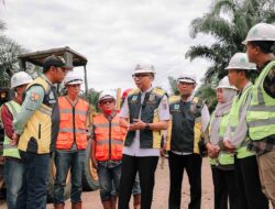 Gubernur Rahmat Mirzani Djausal Realisasikan Perbaikan Ruas Jalan Kasui–Air Ringkih di Way Kanan, Percepat Waktu Tempuh dan Konektivitas Antarwilayah dari Muara Dua ke Bandar Lampung