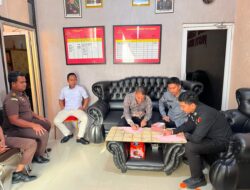 KEJAKSAAN NEGERI WAY KANAN TERIMA PEMBAYARAN DENDA RP 100 JUTA DARI DUA TERPIDANA KASUS KORUPSI SPAM PAKUAN RATU