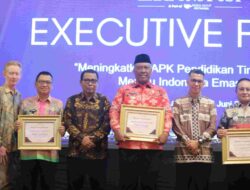 Komitmen Majukan Pendidikan Berbuah Prestasi, I Komang Koheri Raih Penghargaan Bergengsi di Lampung Post Executive Forum 2026